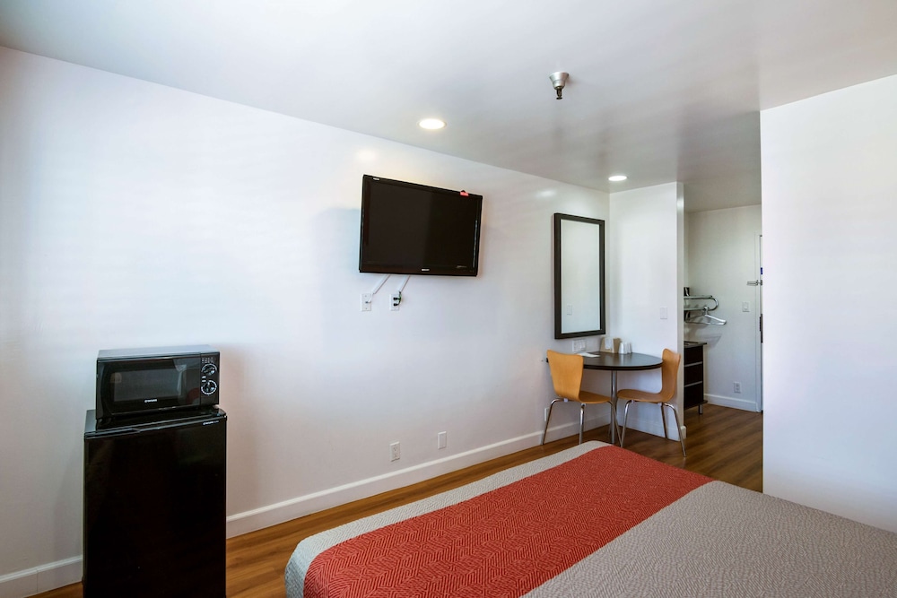motel 6 monterey park ca