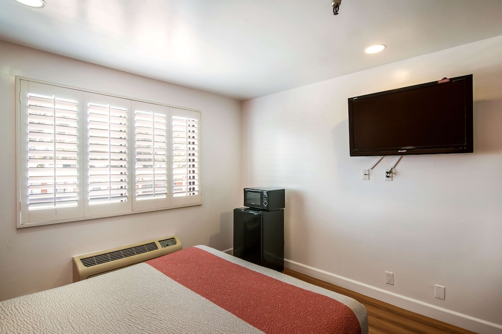 motel 6 monterey park ca