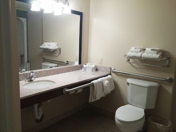 comfort suites airport