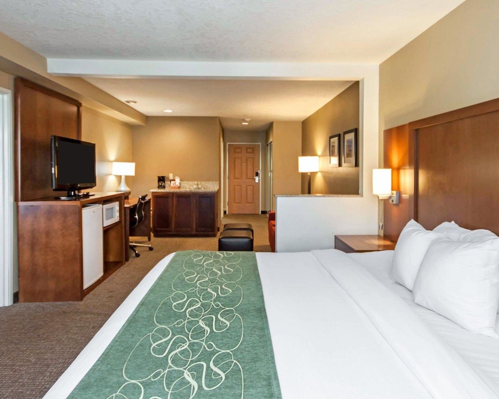 comfort suites airport