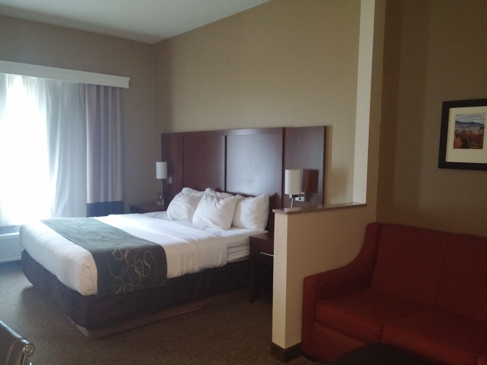 comfort suites airport