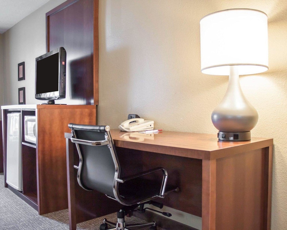 comfort suites airport