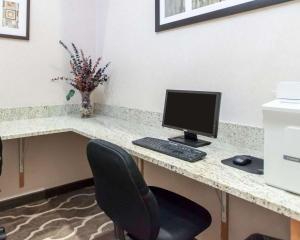 comfort suites airport