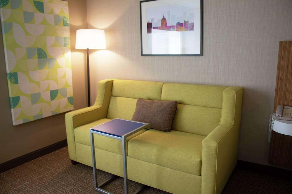 hampton inn boise airport