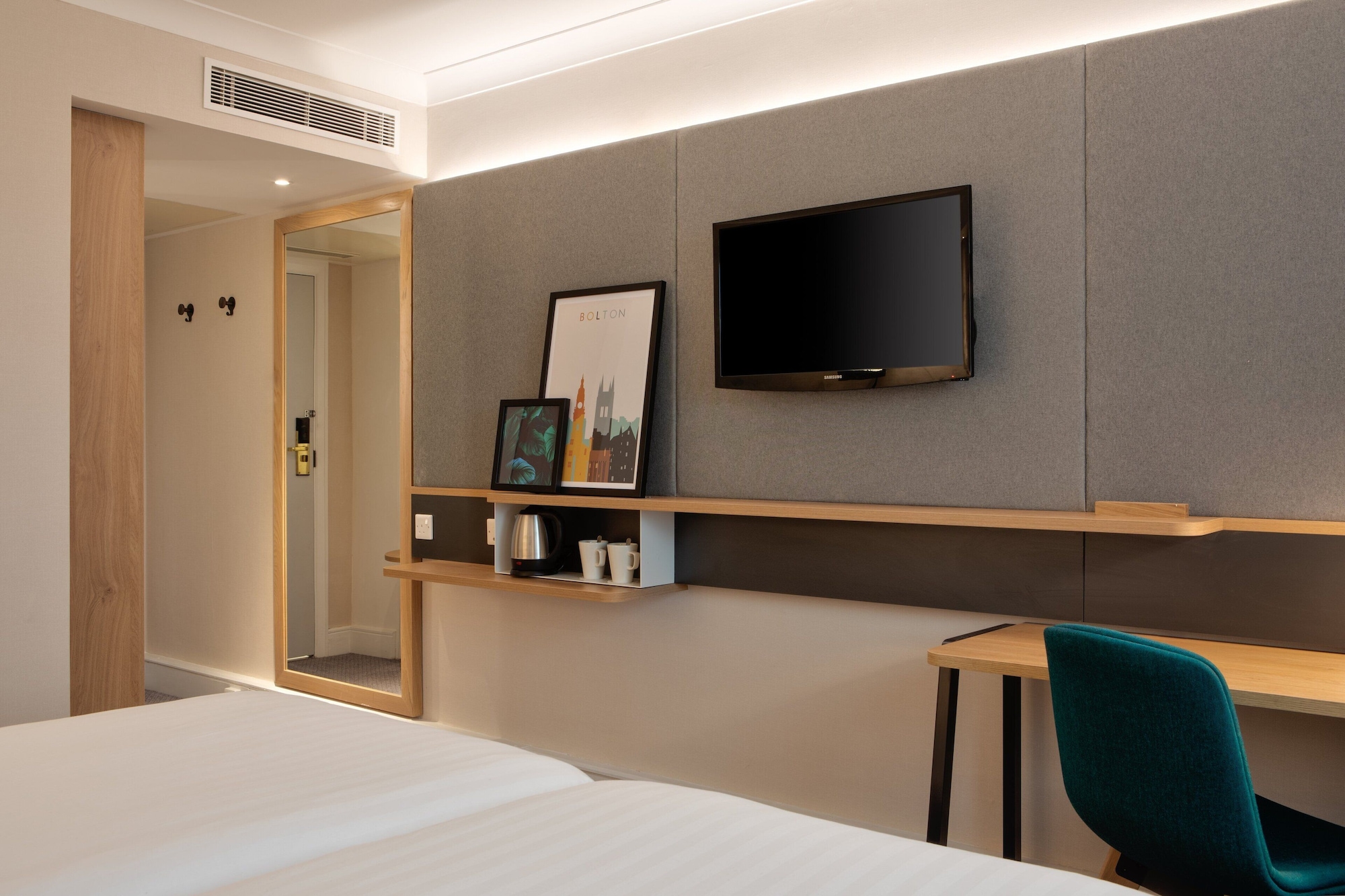holiday inn bolton centre by ihg