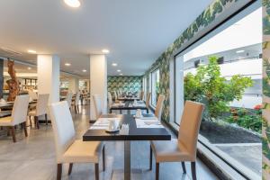 occidental roca negra adults only