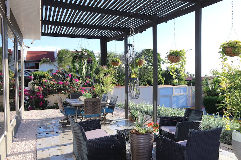 rh boutique hotel aruba