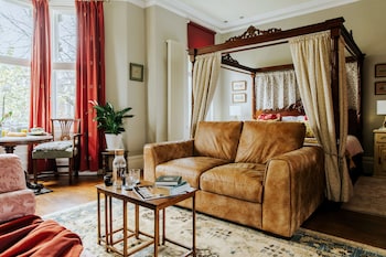 the suite 82 cathedral private parking