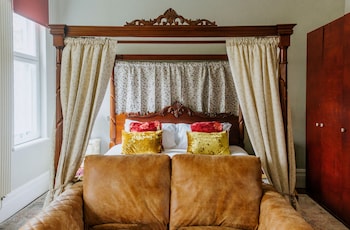 the suite 82 cathedral private parking