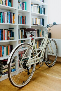 the suite 82 cathedral private parking