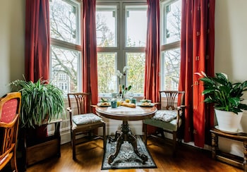 the suite 82 cathedral private parking