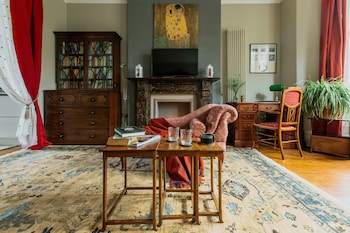 the suite 82 cathedral private parking