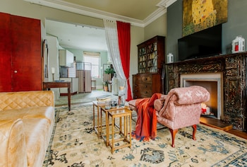 the suite 82 cathedral private parking