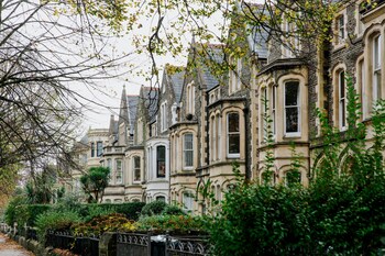 the suite 82 cathedral private parking