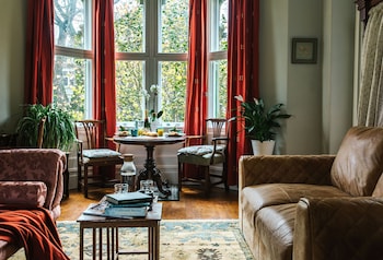 the suite 82 cathedral private parking