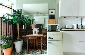 the suite 82 cathedral private parking