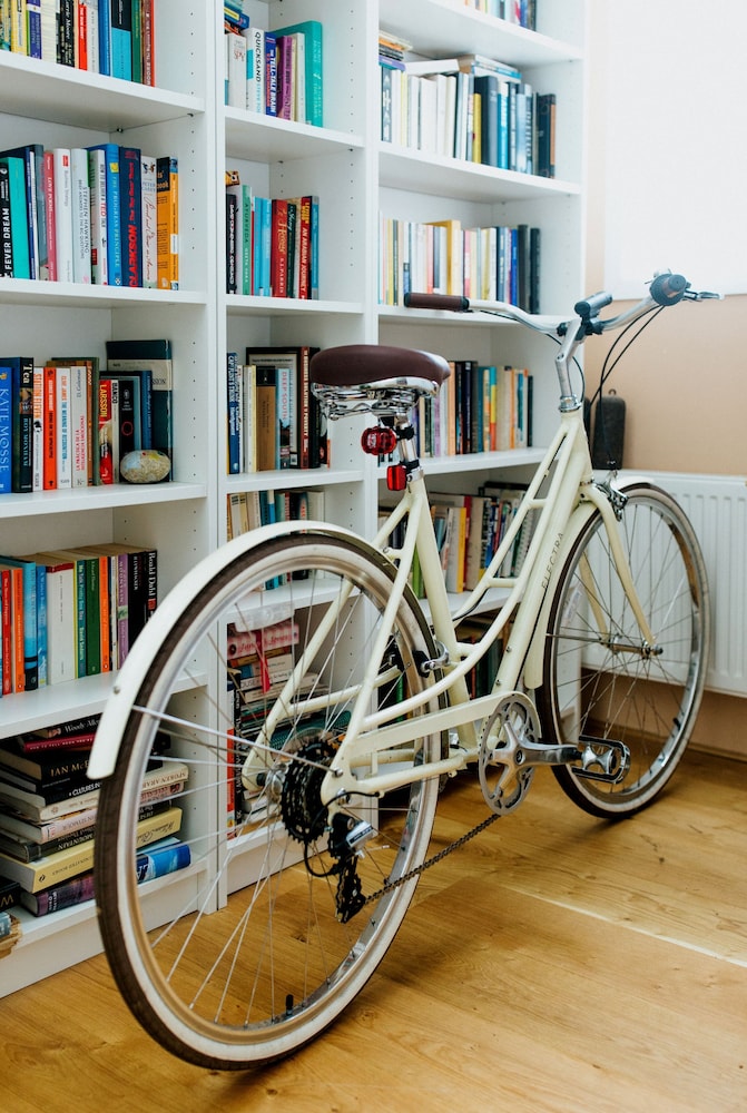 the suite 82 cathedral private parking