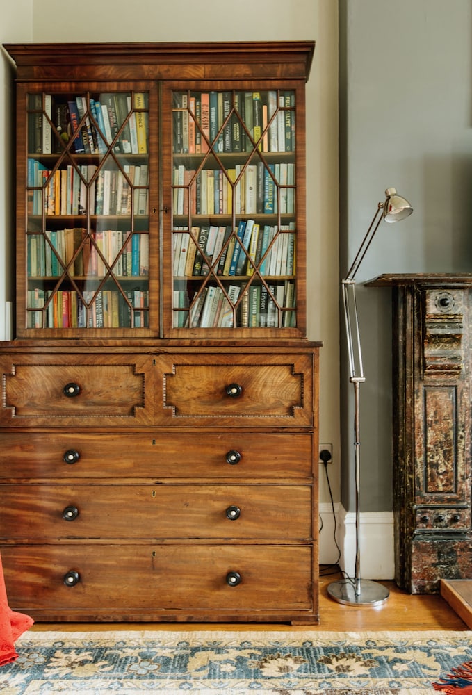 the suite 82 cathedral private parking