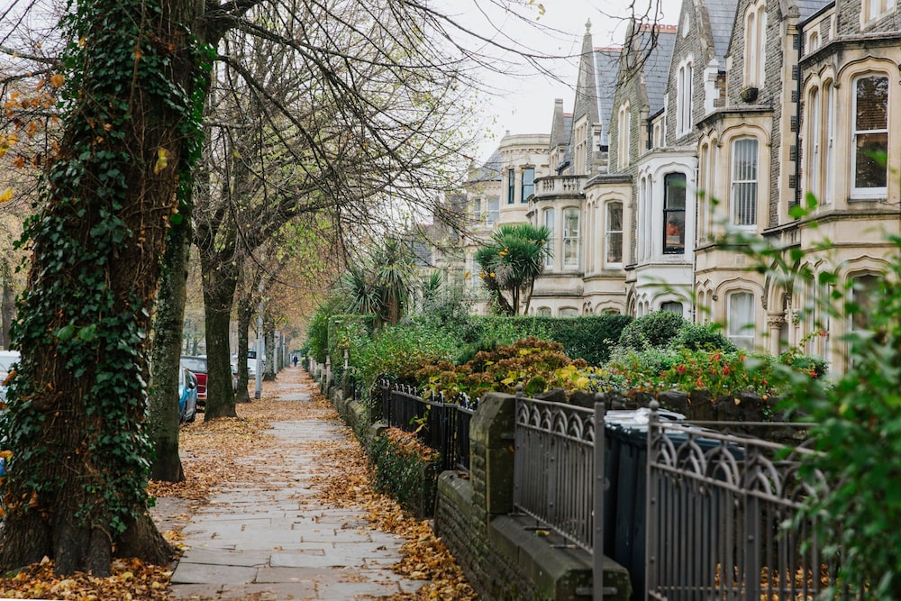 the suite 82 cathedral private parking