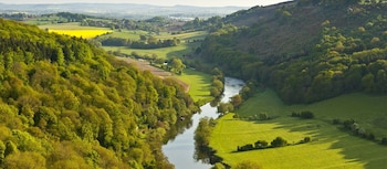 the suite 82 cathedral private parking