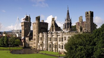 the suite 82 cathedral private parking