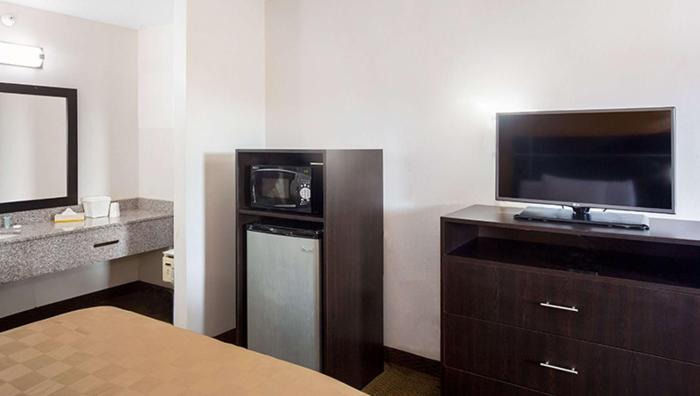 magnuson hotel bradenton