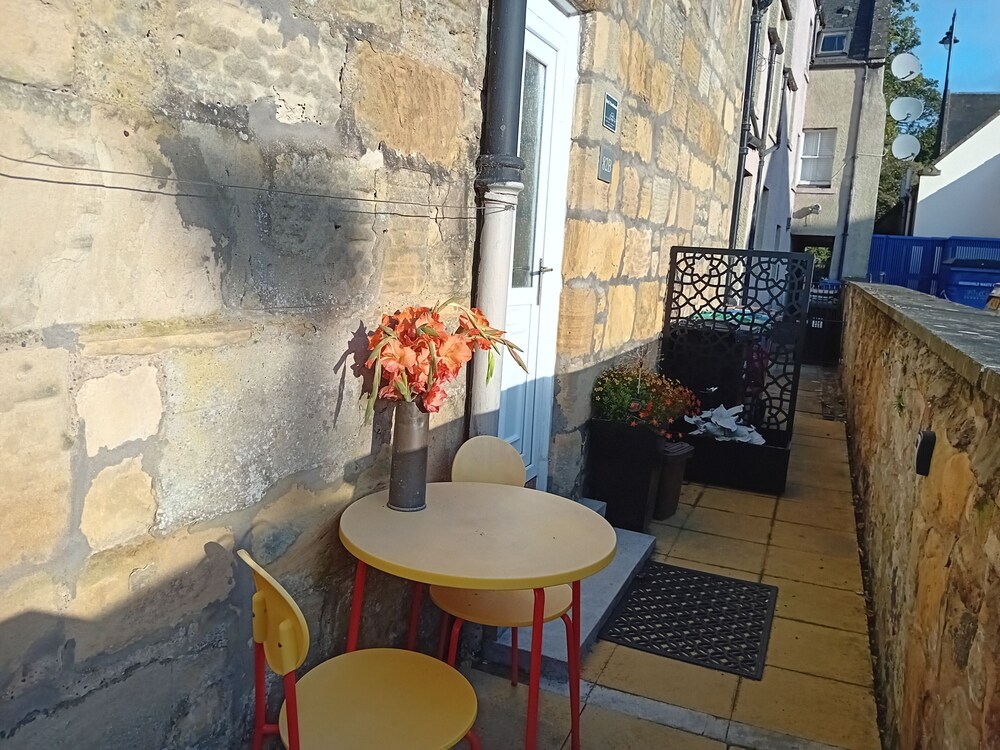 bees townhouse apartment