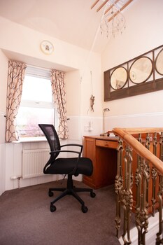 bees townhouse apartment