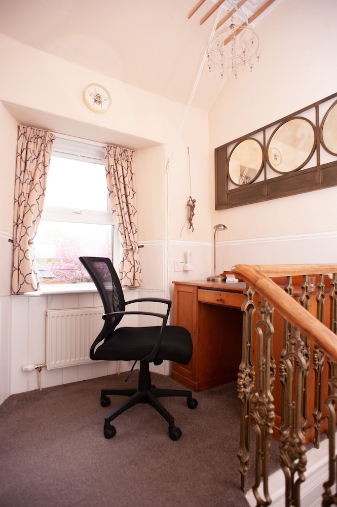 bees townhouse apartment