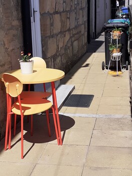 bees townhouse apartment