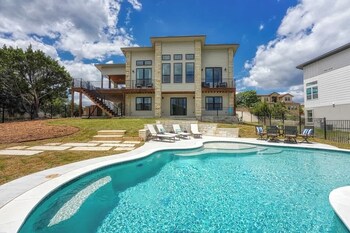 Luxury Lakeview Home W/Pool-Beach And Boat Access,18407 Lakeland Dr,3.5 star