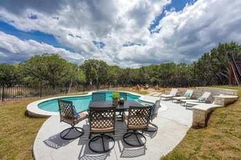 Luxury Lakeview Home W/Pool-Beach And Boat Access,18407 Lakeland Dr,3.5 star