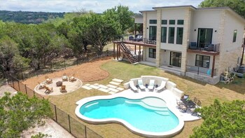 Luxury Lakeview Home W/Pool-Beach And Boat Access,18407 Lakeland Dr,3.5 star