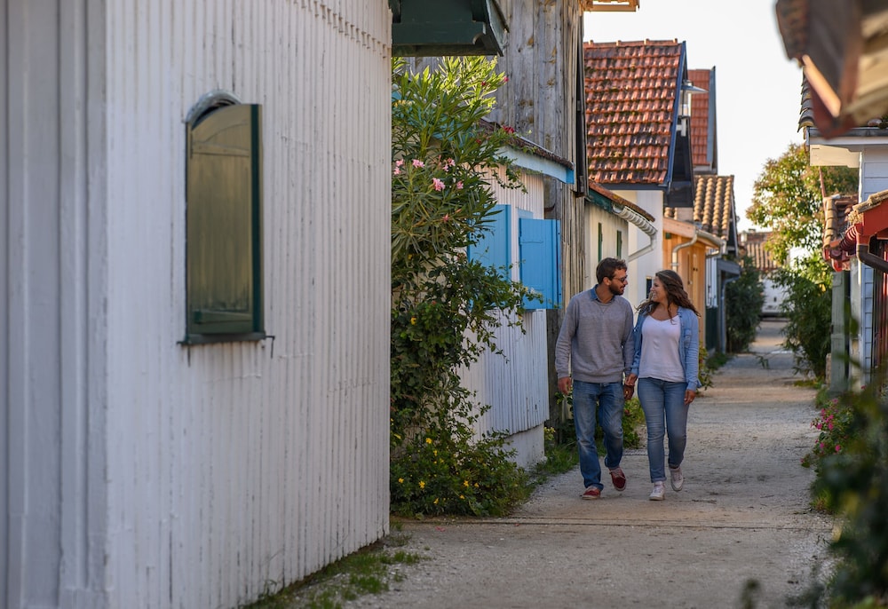 lege cap ferret