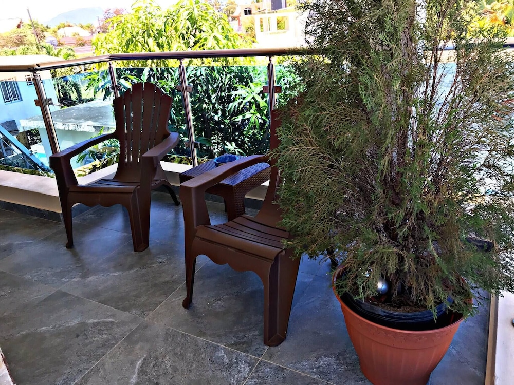 charming 1b apto walk to the beaches and main street