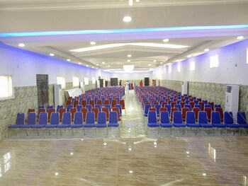 Milton Park Hotel & Resort,,3.5 star