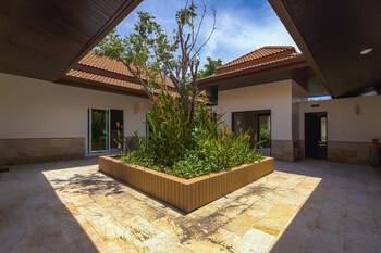 5br luxury tropical pool villa ph125