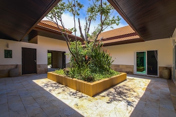 5br luxury tropical pool villa ph125