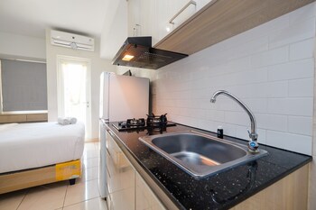 deluxe studio apartment springlake summarecon