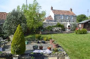 the lawns tea room and bandb