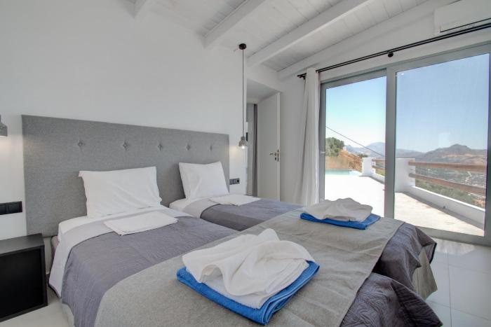 pyrgos exclusive