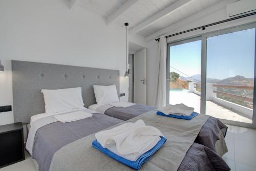 pyrgos exclusive