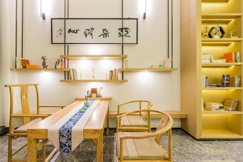 atour hotel binhu exhibition center hefei south r