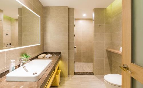 atour hotel binhu exhibition center hefei south r