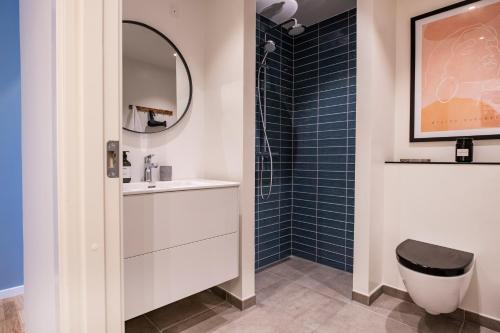 by the lakes apartments into this place