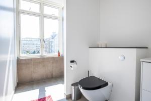 by the lakes apartments into this place