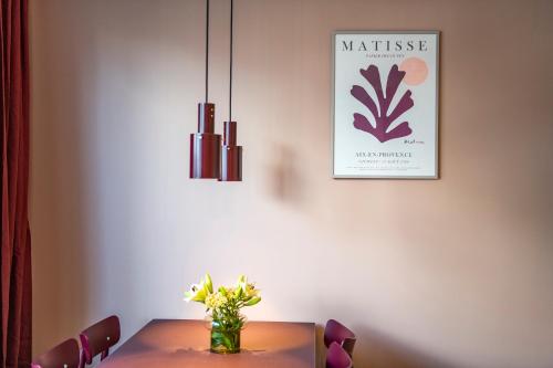 by the lakes apartments into this place