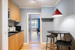 by the lakes apartments into this place