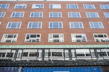 by the lakes apartments into this place