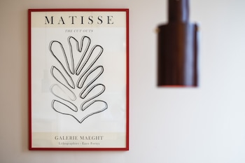 by the lakes apartments into this place